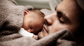 La reforma laboral busca llevar de 2 a 12 semanas la licencia de paternidad./ Foto Cortesía Pexels