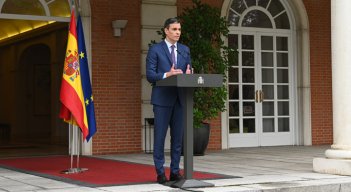 Adelantan elecciones en España tras descalabro en municipales y regionales