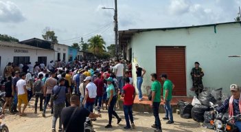 Hombres de la disidencia del Frente 33 de las Farc estuvieron escuchando a los campesinos.