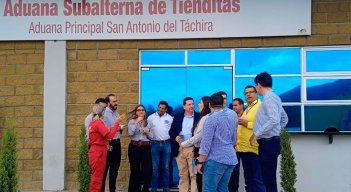 Empresarios de Santander recorrieron el puente Atanasio Girardot (Tienditas) para conocer la infraestructura de este paso internacional. Foto Cortesía