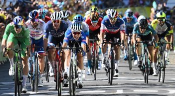 Los ciclistas del Tour de Francia librarán una dura batalla contra el fantasma de la COVID-19.