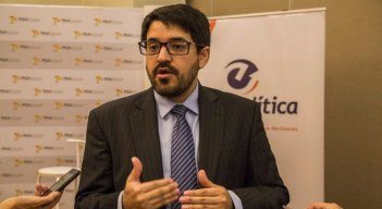 Asdrúbal Oliveros, consultor financiero, economista y director de Ecoanalítica.