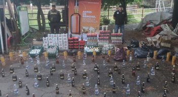 Unidades de licor aprehendido en los operativos adelantados por el escuadrón anticontrabando./ Fotos: Cortesía / La Opinión 