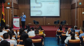 La actividad reunió a expertos en comercio exterior. / Foto La Opinión