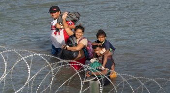 Migrantes en el Río Bravo, entre México y Estados Unidos