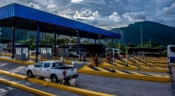 Actualmente, el peaje cuenta con ocho carriles y siete hileras de recaudo. /Foto: Archivo / La Opinión 