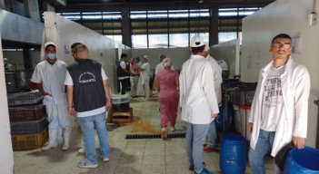 Presos exigen salida del  operador de alimentación