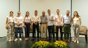 Estefanía Colmenares, Mauricio Aguas, Yecenia Dávila, Arvey Duque, el alcalde Jairo Yáñez, Benlewis Gaviria, Carlos Sibulo Galván, Francisco Unda y Margarita Sáenz./ Fotos Juan Pablo Cohen-La Opinión