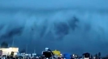 La espectacular imagen de una gigantesca nube en el cielo de India