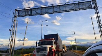 Nacionalización de cargamentos de pollos bebés se están haciendo en 45 minutos. Foto Anggy Polanco