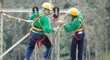 La energía eléctrica es uno de los servicios que más golpea el bolsillo de los consumidores en Colombia. Foto Archivo