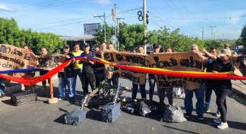 Entre los comerciantes del sector se encuentran mecánicos y dueños de tiendas y restaurantes. / Foto: Cortesía. 