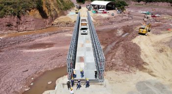 Este martes se dará vía libre el paso de todo tipo de vehículos por el puente metálico El Tarrita para remediar el problema./Foto: Cortesía