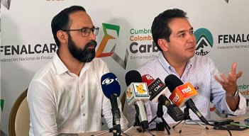 El ministro de Minas y Energía, Andrés Camacho, y el presidente ejecutivo de Fenalcarbón, Carlos Cante, en la Cumbre Colombiana del Carbón. / Foto: Cortesía