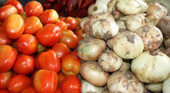El tomate (32,98%) y la cebolla (15,50%) fueron dos de los productos que más subieron en Cúcuta el mes pasado. / Foto: Archivo