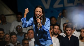 ¿Podrá la venezolana María Corina Machado enfrentar a Maduro en las urnas en 2024?