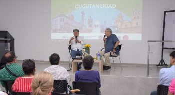 Gustavo Gómez y David Bonells, en una de las sesiones del diplomado. / Foto: Cortesía / La Opinión