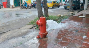 En el barrio La Playa hay dos fugas de agua