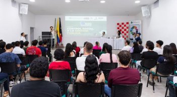 -	En medio de un acto de reconocimiento se dio inicio a la estrategia ‘Ojo Ciudadano’, la cual busca promover el control social y fiscal en lo público.  / Foto: Cortesía
