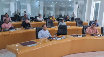 Concejales protestan por aplazamientos de controles políticos