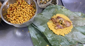 El envuelto es un plato típico que se consume generalmente en la época decembrina como parte de las festividades. 
