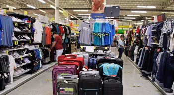 La compra de semidurables (ropa, calzado...) cayó 7,2%./ Foto La Opinión