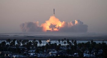 stados Unidos-El cohete Starship de SpaceX se lanza desde en Boca Chica, Texas, el 18 de noviembre. El cohete más grande jamás construido, con el que Elon Musk espera colonizar Marte.