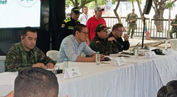 Consejo de seguridad en el Parque Lineal/Foto Orlando Carvajal/La Opinion