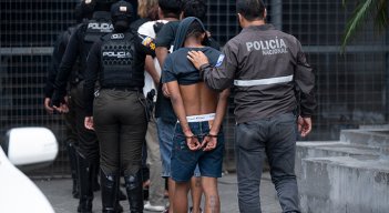 Militares toman control de varias cárceles de Ecuador tras liberación de rehenes