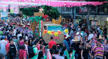 Desfiles, conciertos, reinado y otras actividades reunían a miles./Foto Archivo