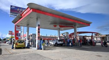 Estaciones de servicio de personas jurídicas deben expedir factura a sus clientes/Foto Jorge Gutíerrez/La Opinión