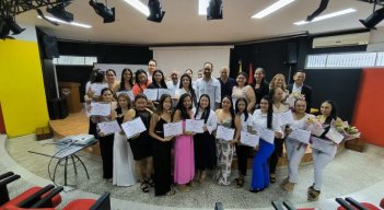 Mujeres que se graduaron de Técnico en Electricidad Industrial/Foto Cortesía/La Opinión