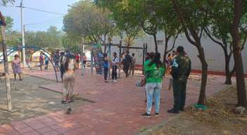 La comunidad y la Policía se reúnen a limpiar los parques. / Foto: Cortesía. 