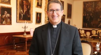 El Papa ha nombrado como secretario de la Comisión para la Protección de Menores del Vaticano al obispo auxiliar de Bogotá, Luis Manuel Alí Herrera