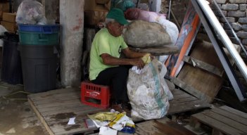 Los recicladores aconsejan a los ciudadanos a separar sus residuos desde la fuente./ Foto: Archivo