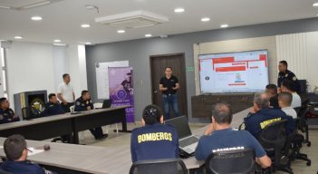 Cuerpo de Bomberos de Cúcuta recibiendo instrucción sobre el aplicativo/Foto cortesía