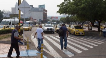 Adultos mayores se movilizaron con tranquilidad/Foto Juan Pablo Cohen/La Opinión