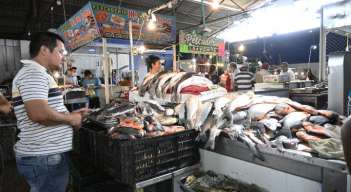 Venta de pescado en Cenabastos/Foto archivo