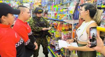 Policía, Ejército y Gaula, hacen patrullajes constantes en la ciudad a fin de alertar a los ciudadanos sobre cómo actuar en caso de extorsión.