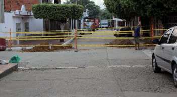 Las excavaciones se realizan en las esquinas de las calles del barrio./ Foto: Carlos Ramirez.