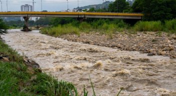 El aumento del caudal en los ríos Pamplonita y Zulia hace que el servicio de agua baje. / Foto: Cortesía. 