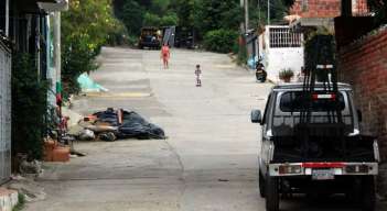 En algunos sectores del barrio, los ladrones hacen de las suyas en la noche./ Foto: Carlos Ramirez. 