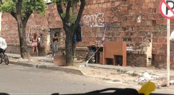 Habitantes merodean a diario por las casonas abandonadas. 