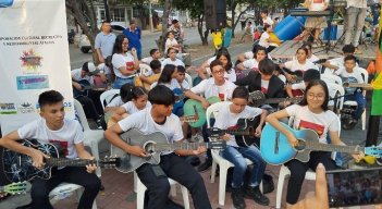 Al final del curso, los niños realizan presentaciones musicales ante la comunidad. / Foto: Cortesía.