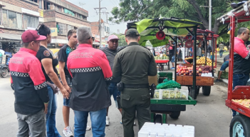 Atestadas de carreteros que impiden el libre tránsito vehicular se encuentra la avenida Sexta 