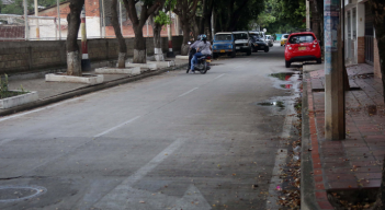 Las calles del barrio Colsag se han convertido en doble vía a causa del desvanecimiento en la demarcación vial