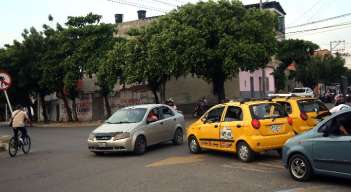 Esta vía que conecta con el Canal Bogotá es peligrosa por el alto índice de accidentes de tránsito./ Foto: Carlos Ramirez.