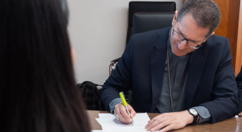 Unidad de Búsqueda e Iglesia Católica formalizaron trabajo de cooperación. 