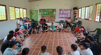 Música a niños de villa del Rosario