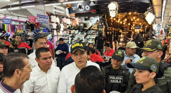 AK47 EXTORSIONA A COMERCIANTES